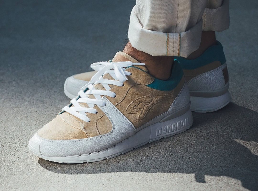 Kangaroos Coil R1 Hanon beige blanche et turquoise on feet (4)