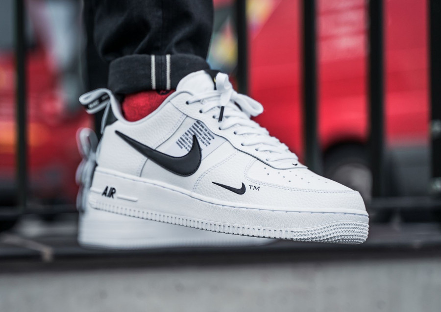 air force 1 07 lv8 utility on feet