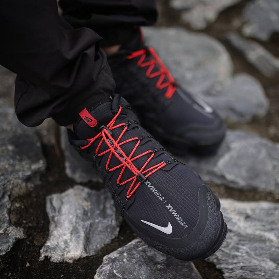 nike air vapormax run utility black and red