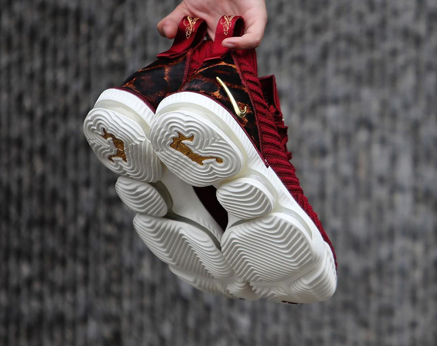 nike lebron 1 bordeaux