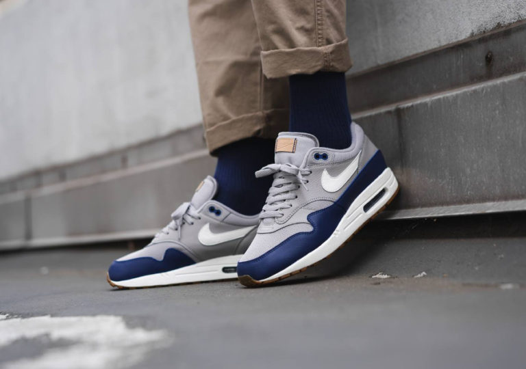 air max 1 atmosphere grey deep royal blue