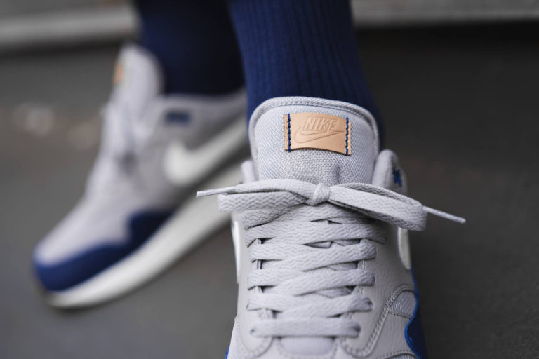 air max 1 atmosphere grey deep royal blue
