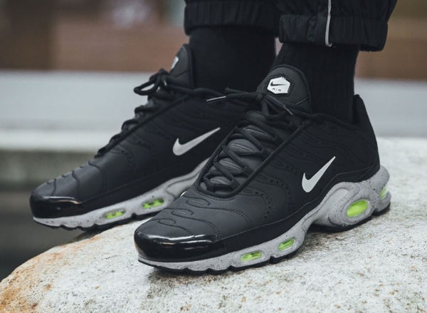 nike tn black and silver