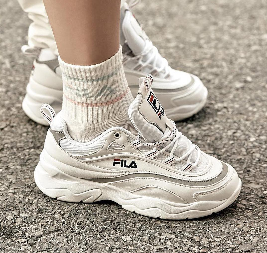 fila ray low blanche bleu et rouge femme