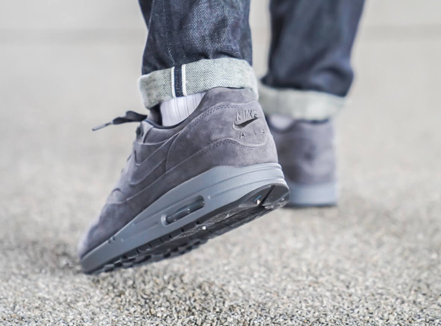 nike air max 1 trainers anthracite black dark grey