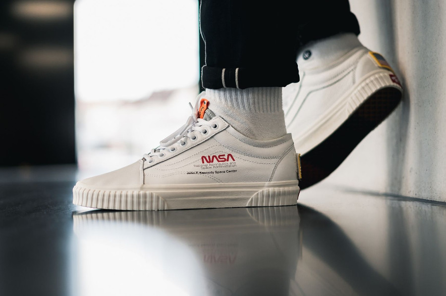 vans nasa blanche