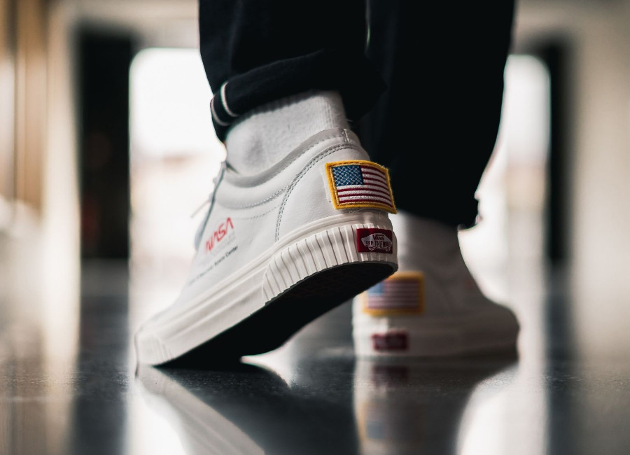 vans nasa blanche