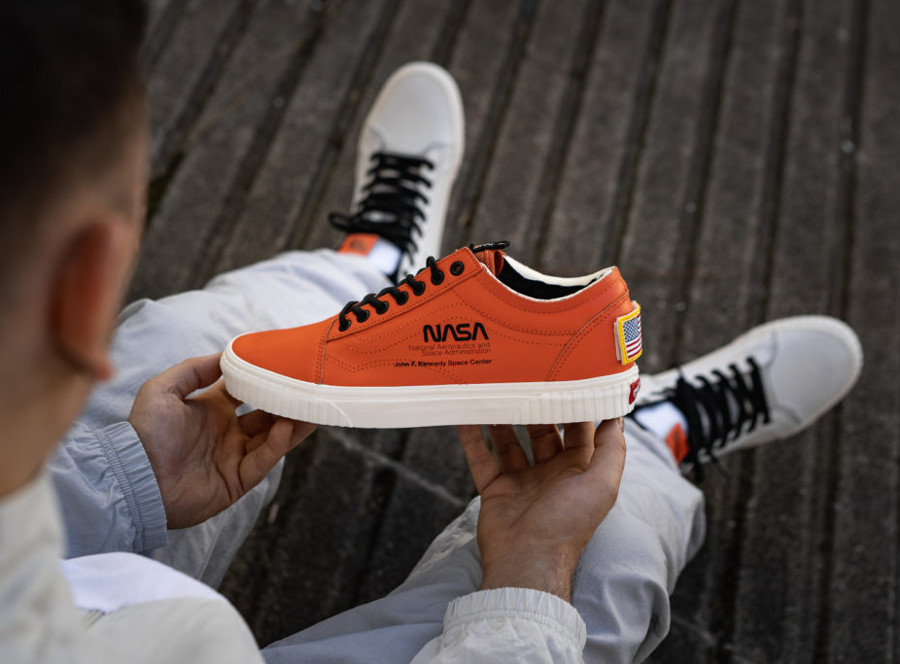 vans nasa blanche