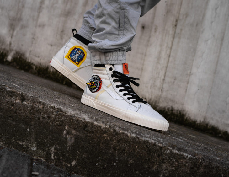 vans nasa blanche