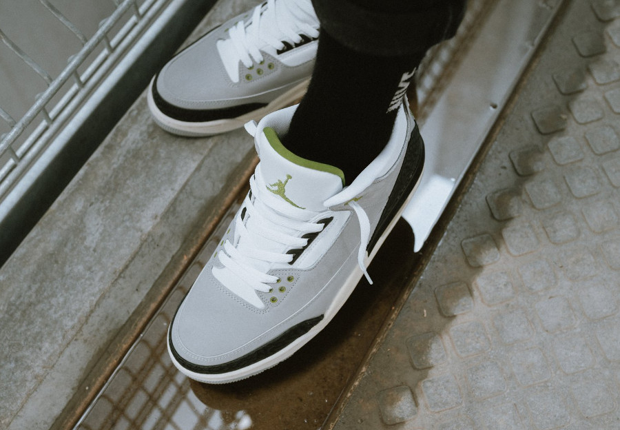 chlorophyll jordan 3 on feet