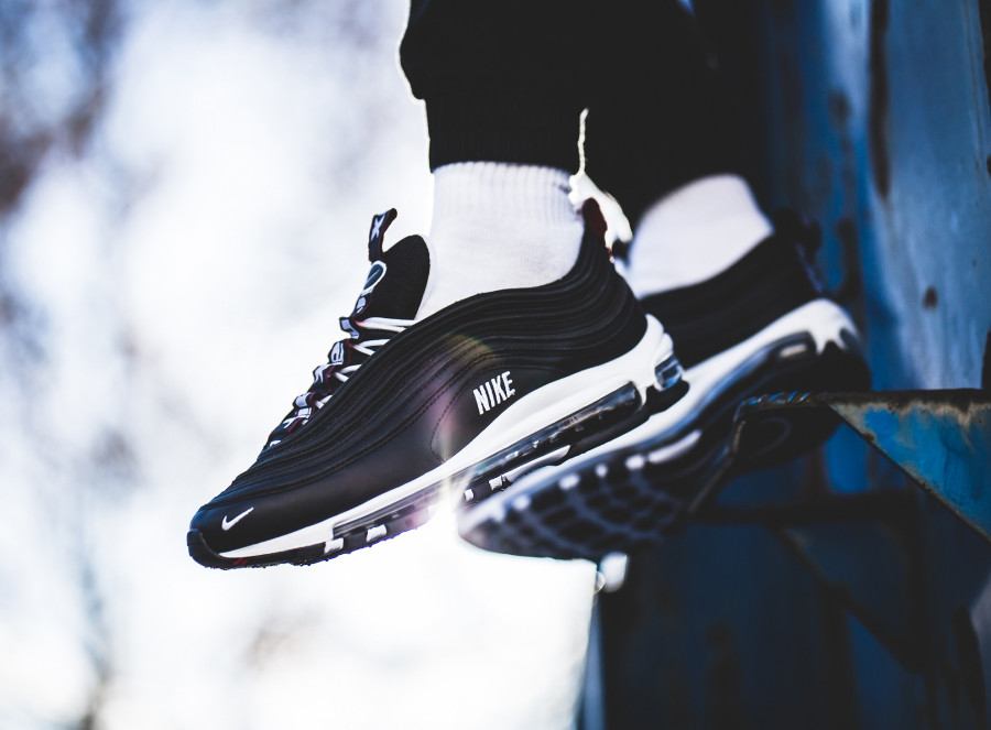 nike-air-max-97-premium-overbranded-noire-et-blanche (3)
