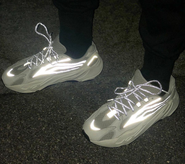 Adidas Yeezy Boost 700 V2 Static Reflective qui brille dans le noir