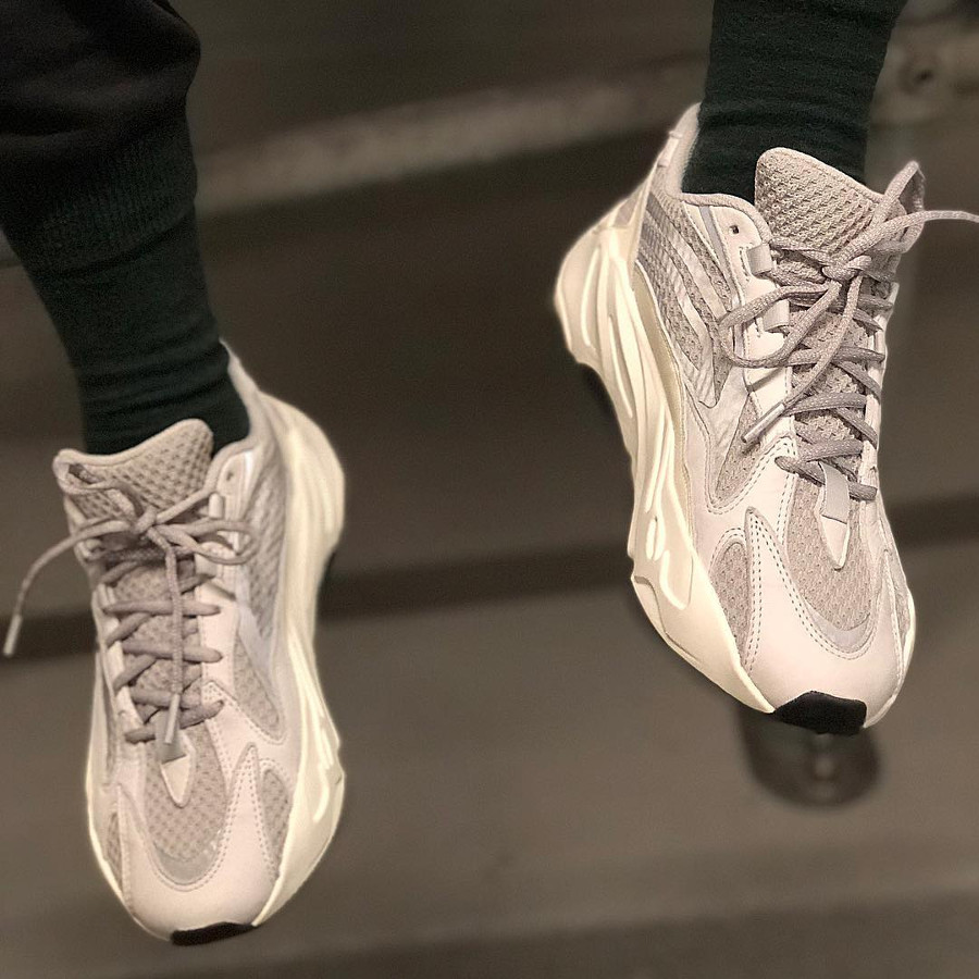 yeezy 700 grise