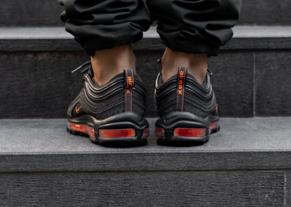 air max 97 off noir on feet