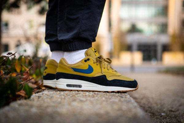 Nike Air Max One homme jaune moutarde bleue et noire (5)