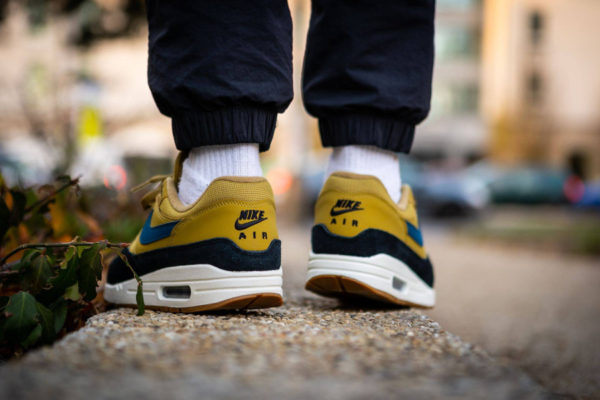 Nike Air Max One homme jaune moutarde bleue et noire (6)