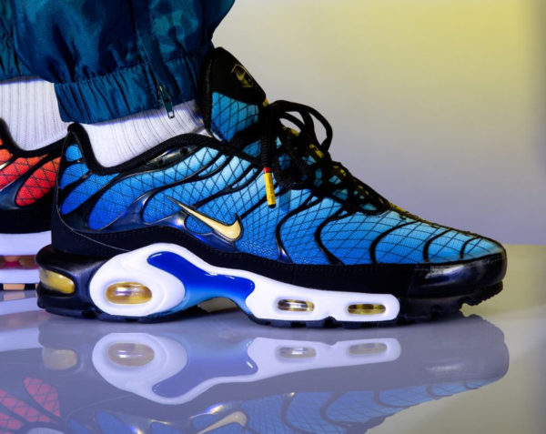 Nike Air Max Plus TN SE Requin 'Greedy' Hyperblue & Sunset on feet (2)