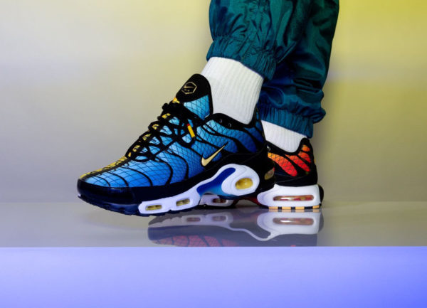 Nike Air Max Plus TN SE Requin 'Greedy' Hyperblue & Sunset on feet (4)