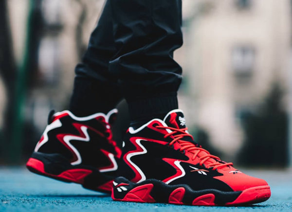 Reebok Mobius OG Bred Scarlet White Black aux pieds