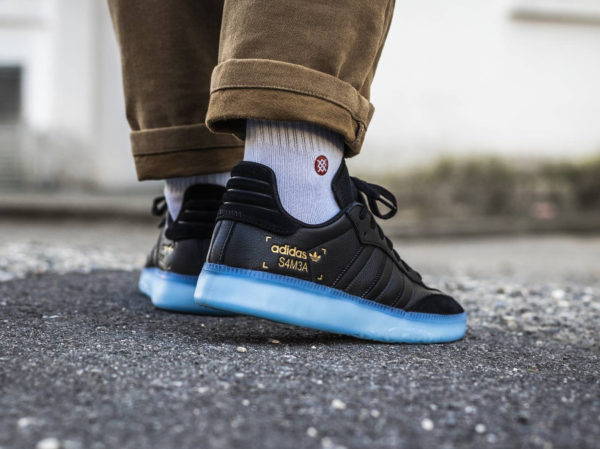 Adidas Originals noir Restomod noire avec semelle translucide bleue (2)