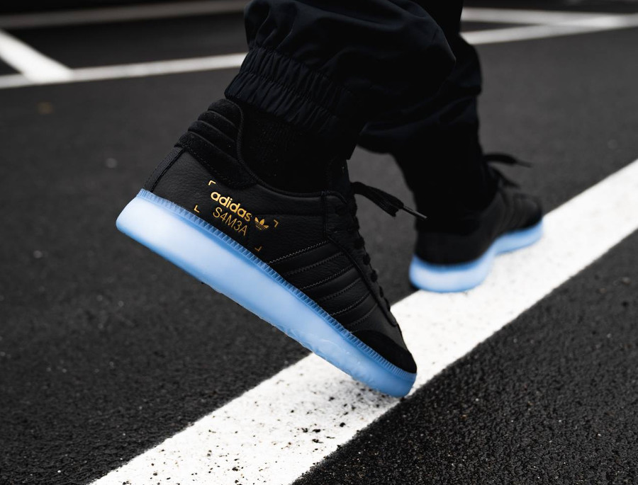 Adidas Samba RM Boost noire Core Black Shock Cyan on feet