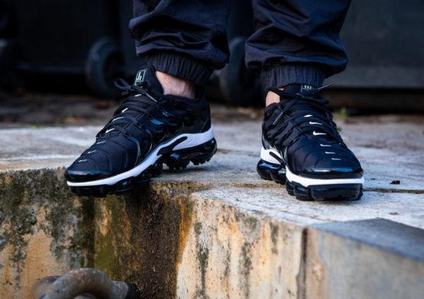 nike air vapormax plus white on feet