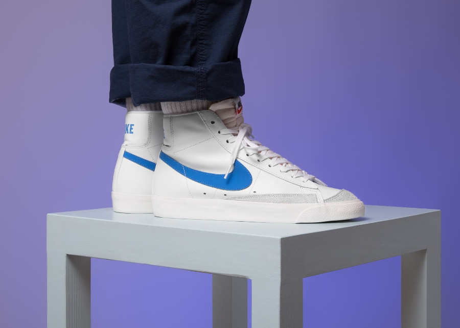 Nike Blazer Mid '77 Leather VNTG blanche et bleue (1)