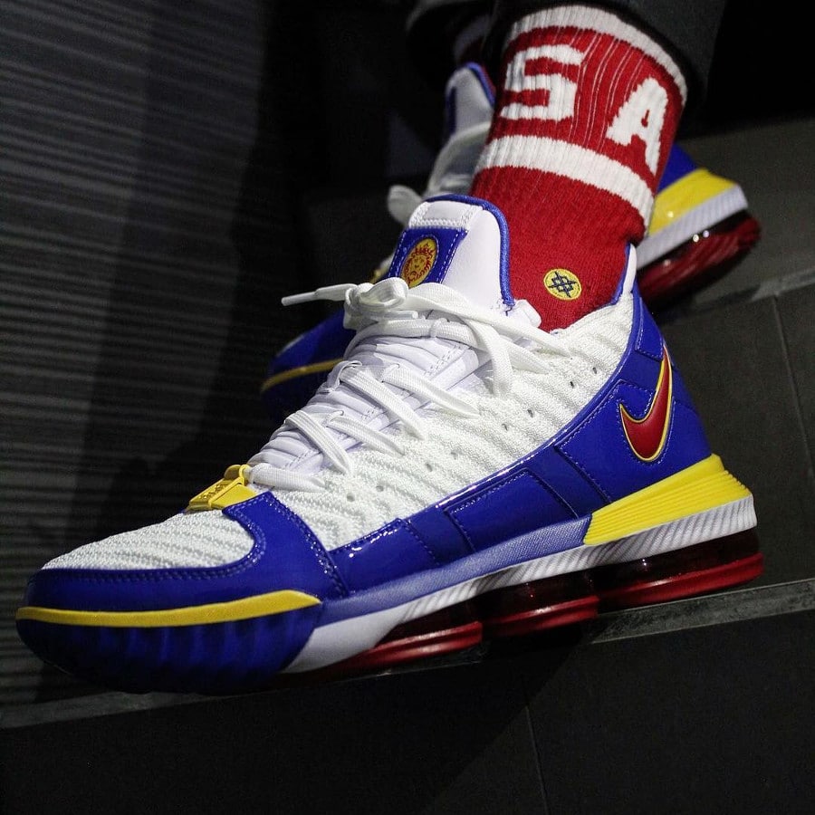 lebron 16 sb superman