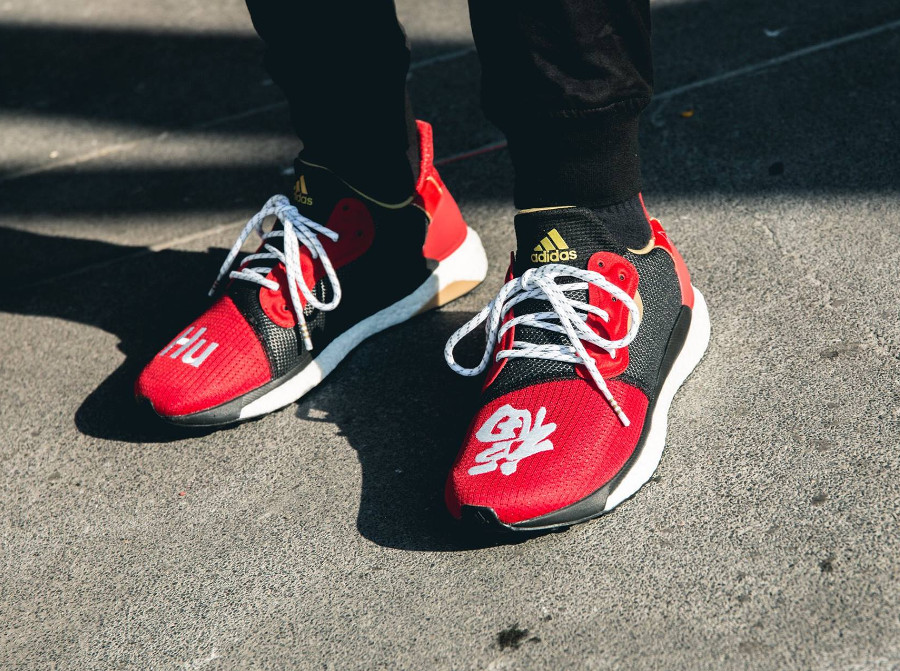 chaussure pharrell williams x adidas solar hu glide