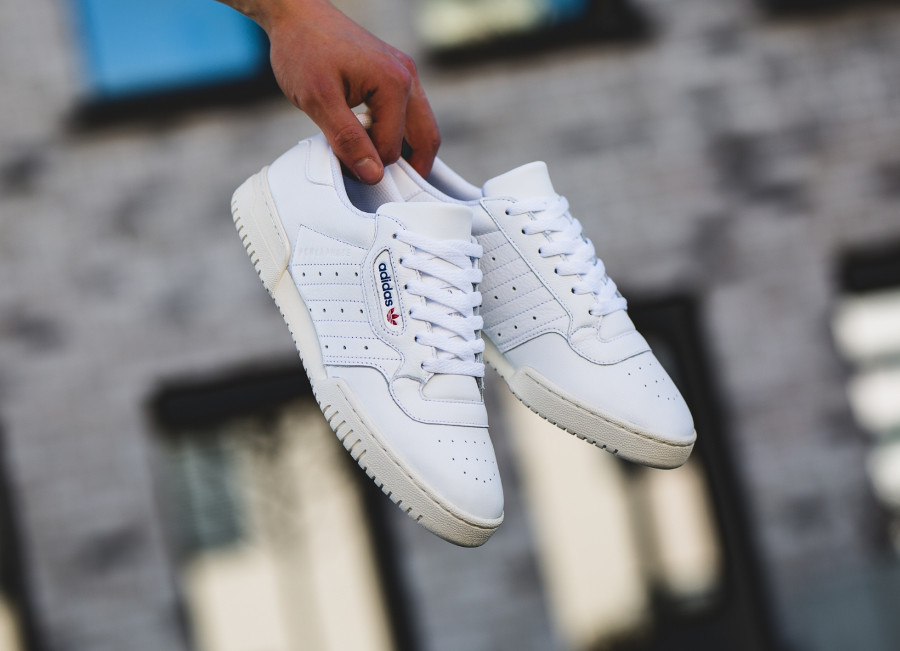 Adidas online powerphase blanche