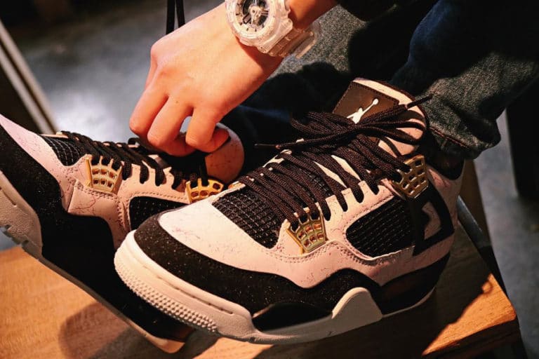 Faut-il acheter la Air Jordan 4 Wmns Splatter Pack Siltstone Red