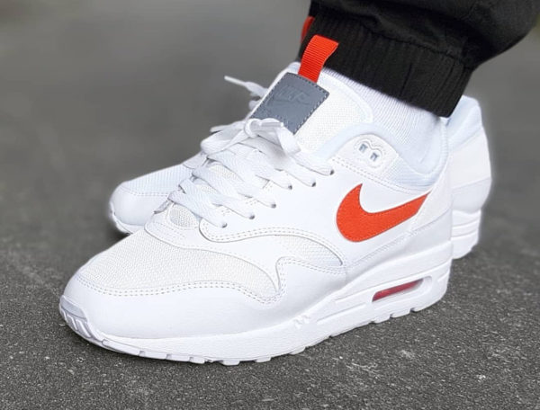 بحاجة إلى عداد العاهل nike air max 1 se 