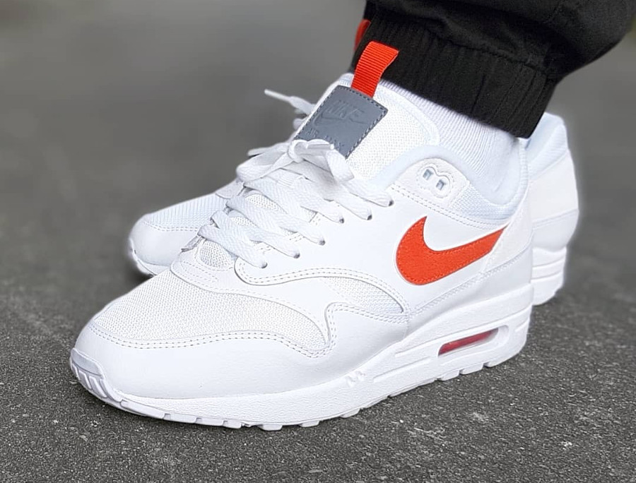 nike air max 1 se orange white