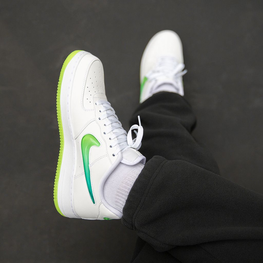 Nike Air Force 1 '07 Premium 2 blanche et vert fluo (3)