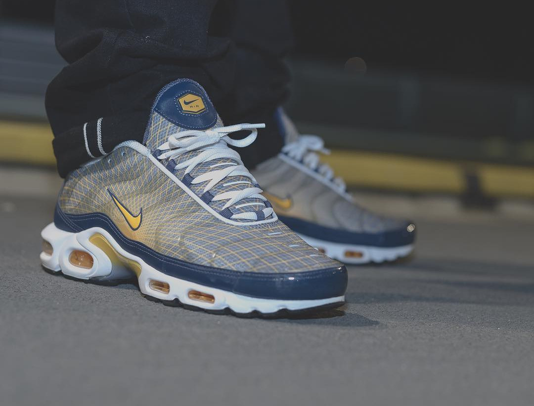 nike air max plus og steel spun yellow & white