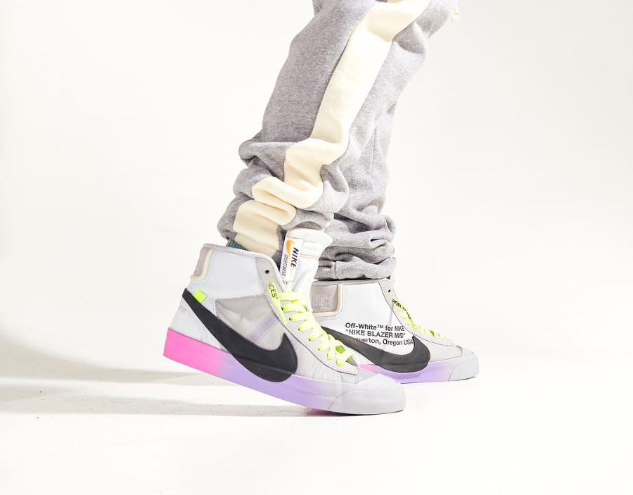 Nike Blazer Off White grise avec un dégradé rose et violet (4)