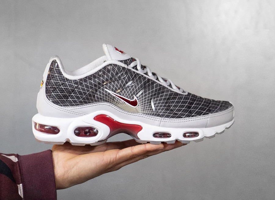 chaussure Nike Tuned 1 OG Grid Grey Red rétro 2019 (1)