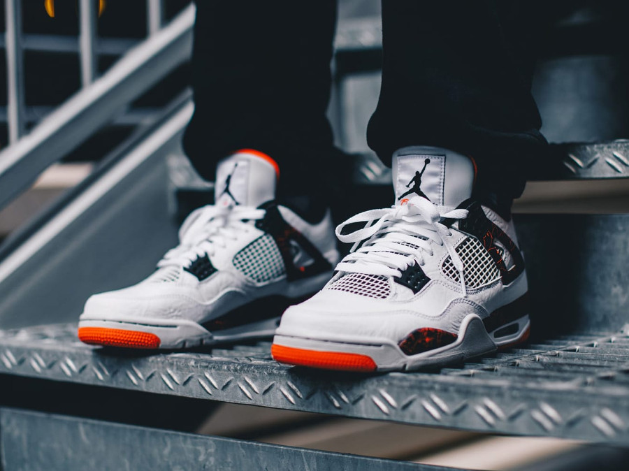 retro 4 flight