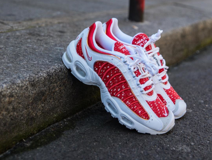 Nike Air Max Tailwind 4 Supreme rouge et blanche