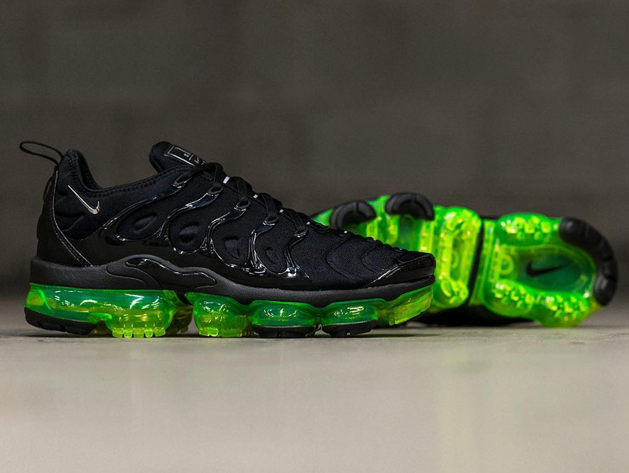 Nike Air Vapormax Plus 2019 Black Volt 924453-015