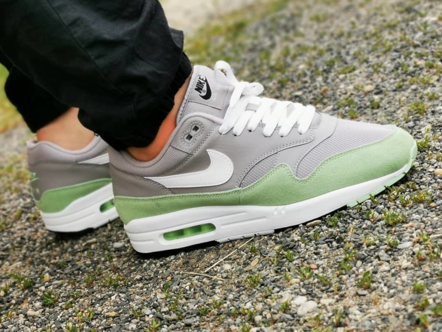 air max 1 mint grey