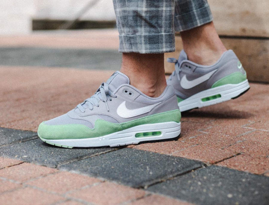 air max 1 mint grey