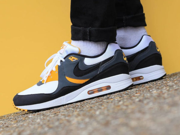 air max light university gold