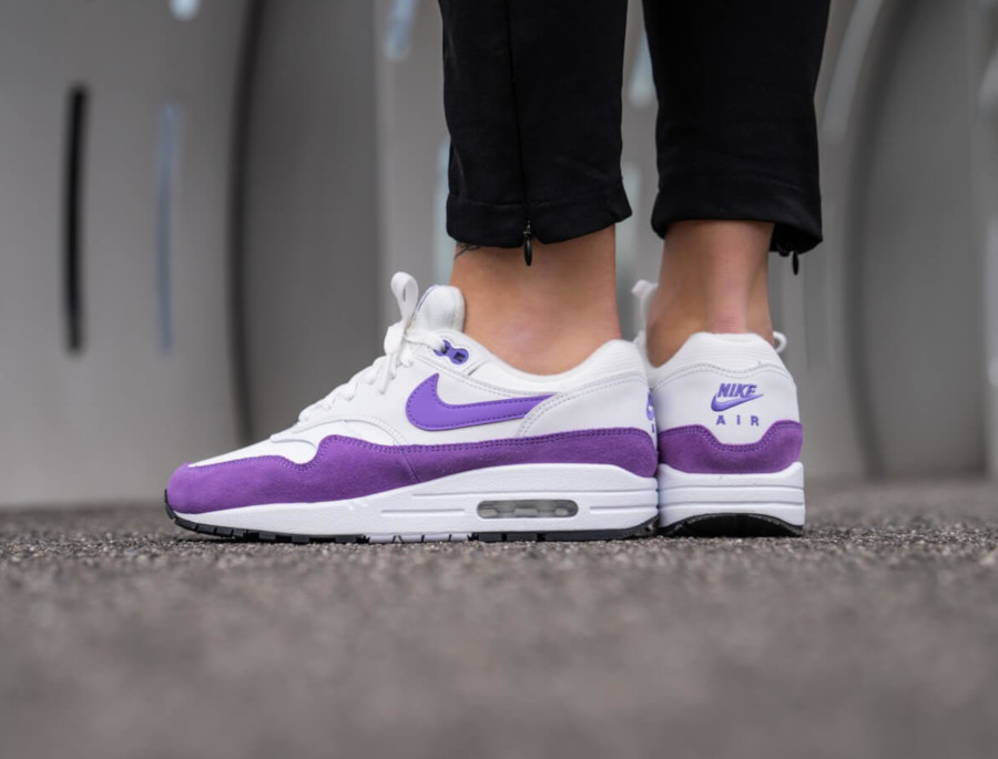 Nike Womens Air Max 1 blanche et violette (avril 2019) (5)