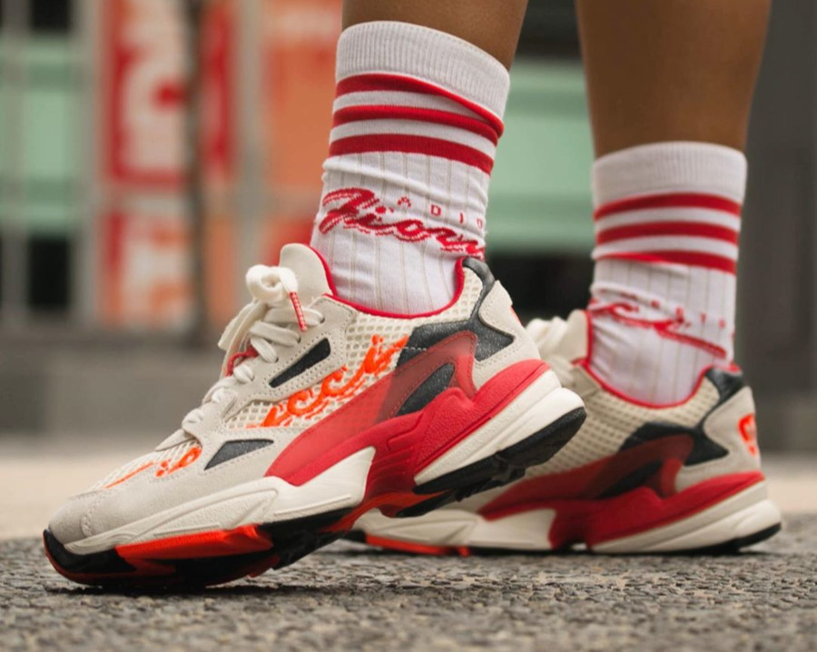 adidas falcon w red