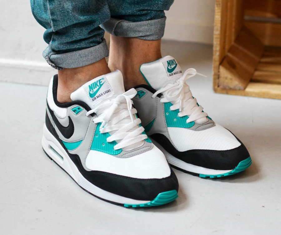 air max light teal