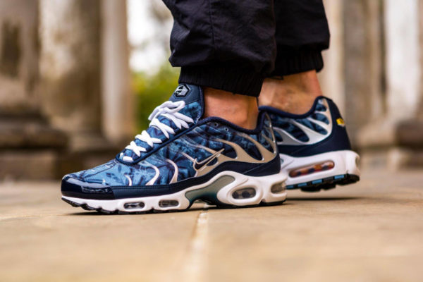 nike air max plus palm trees blue