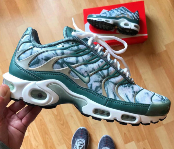 air max plus floral