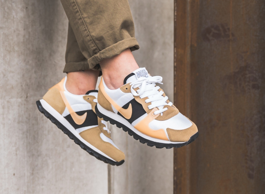 Nike Wmns V-Love O.X. Parachute Beige pas cher