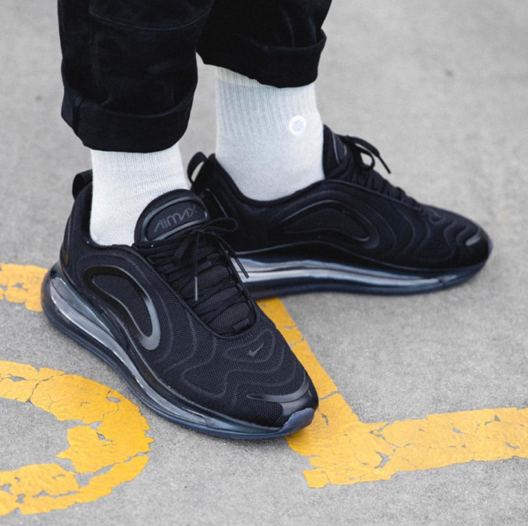 nike 720 blanche et noir
